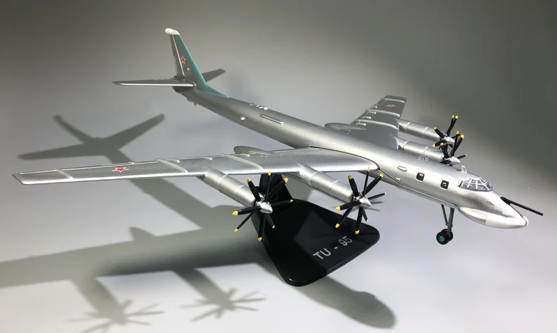 1:144 Diecast Airplane Aircraft Model Toy Soviet TU-95 Russia Bomber Collection 