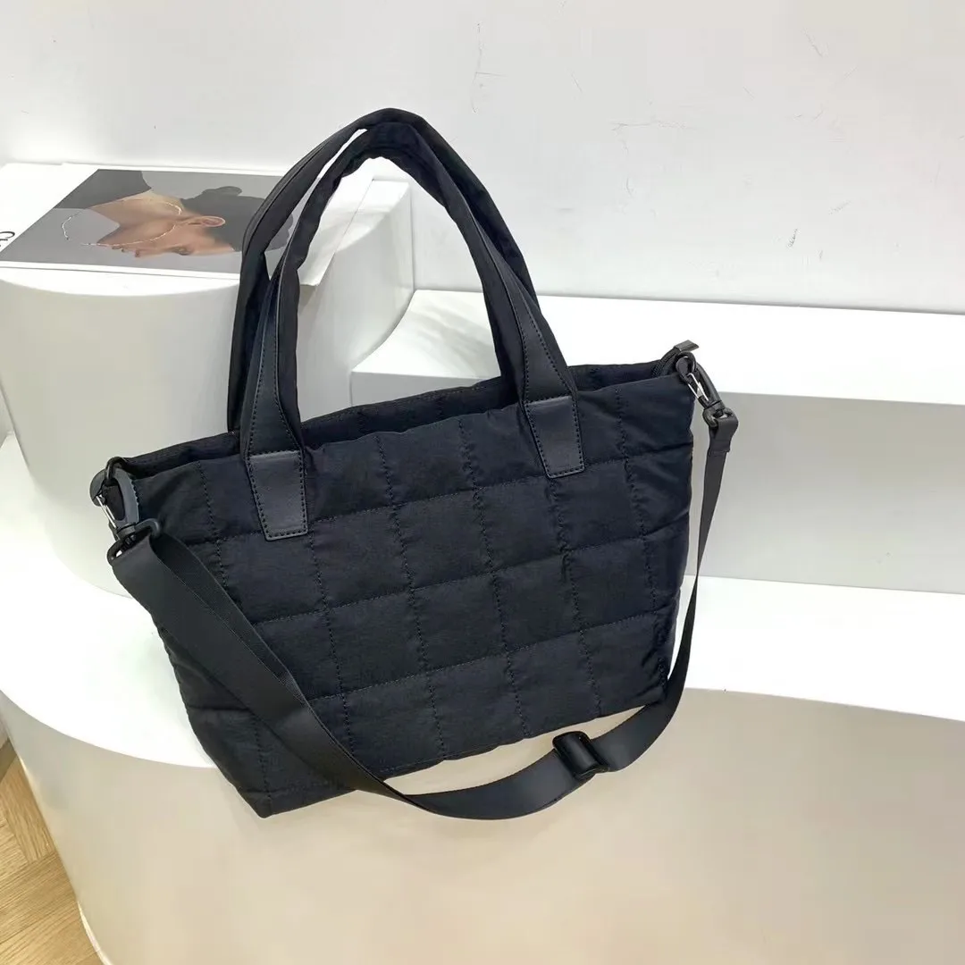 

Casual Women's Shoulder Bag Designer Stuffing Cotton Padded Tote Bags for Women Plaid Quilted Handbags 2021 New Lady Winter Bags
