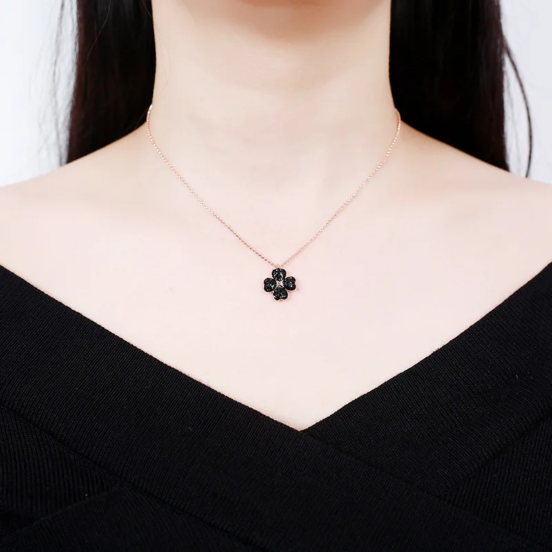Горячая корейский стиль Мода черный и белый искусственный бриллиант shuang mian se кулон женское ожерелье-Клевер o