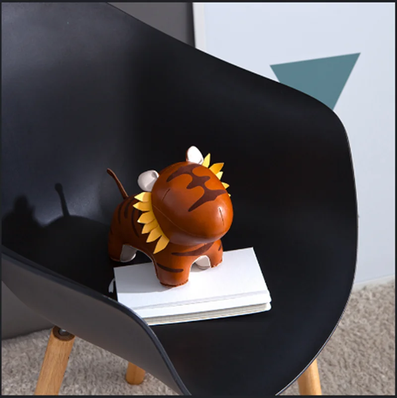 

PU leather Animal bookend Tiger Paperweight Handicraft Ornament Art Home Decoration Creative souvenir Personalize birthday gifts