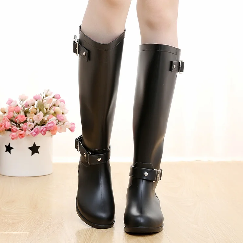 

Lizeruee Women Red Zipper Rain Boots Round Toe Waterproof Motorcycle Boots Female Knee High Outdoor Shoes ME518
