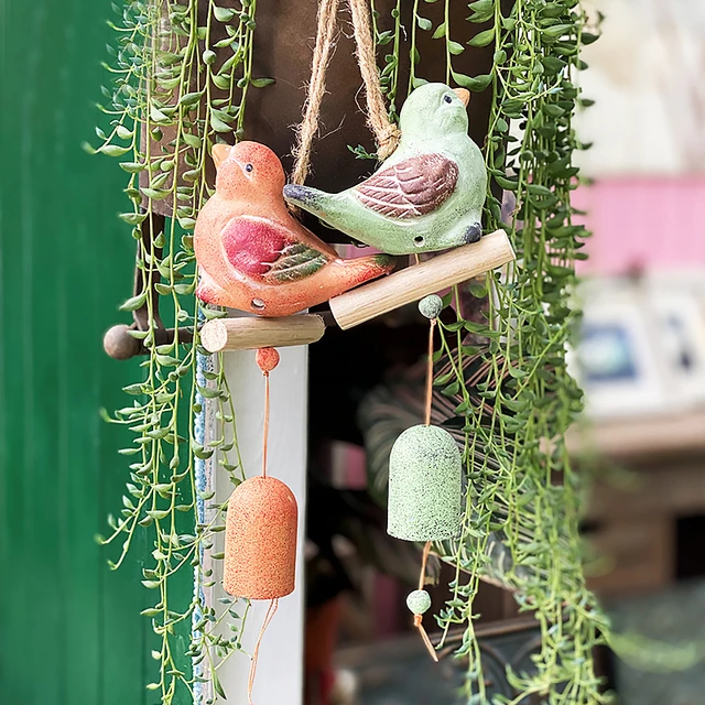 Carillon à vent en poterie avec oiseau, peinture à la main, vert