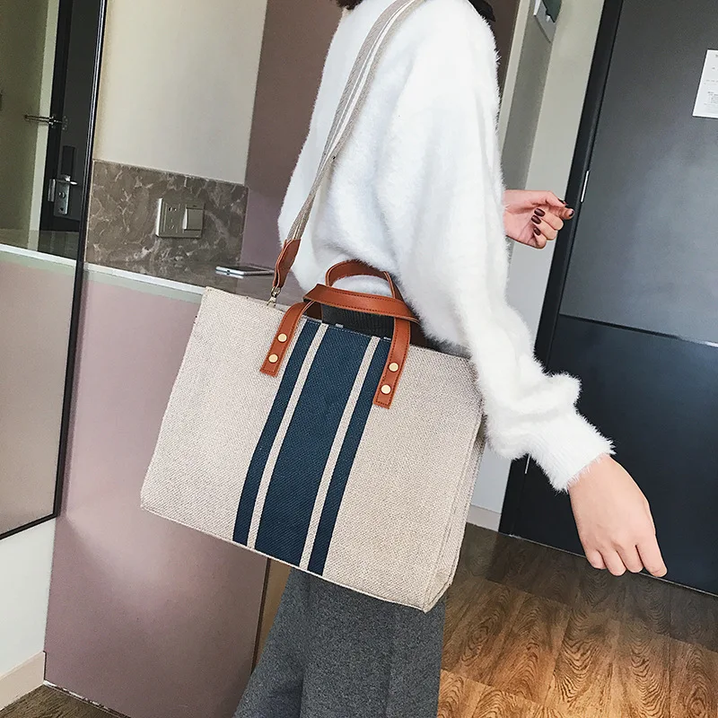 

2019 New Style Shoulder Handbag Women's INS-Style Large Capacity Zipper Printed Canvas Bag Logo