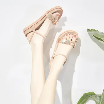 

Flat-bottomed casual beach Joker sandals wear sequins, sweet, fashionable and comfortable women's shoes in summer 2020