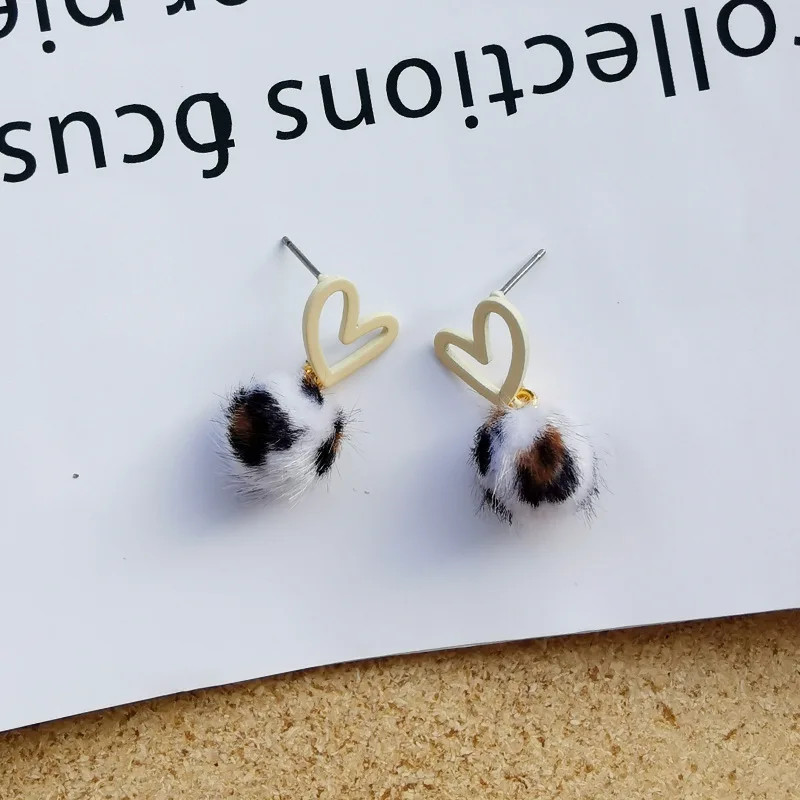 Корейская мода осень и зима леопард Hairball Любовь клип серьги личности темперамент девушка женские ювелирные изделия аксессуары - Окраска металла: 4