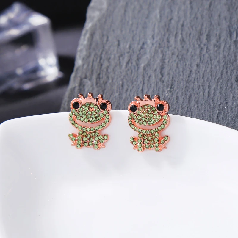Серьги гвоздики в виде лягушки принца с зелеными кристаллами животных милый