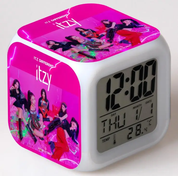

Korean Itzy Girl Group Action Figures LED 7 Colors Change Touch Light Alarm Desk Watch Boys Girls Toys