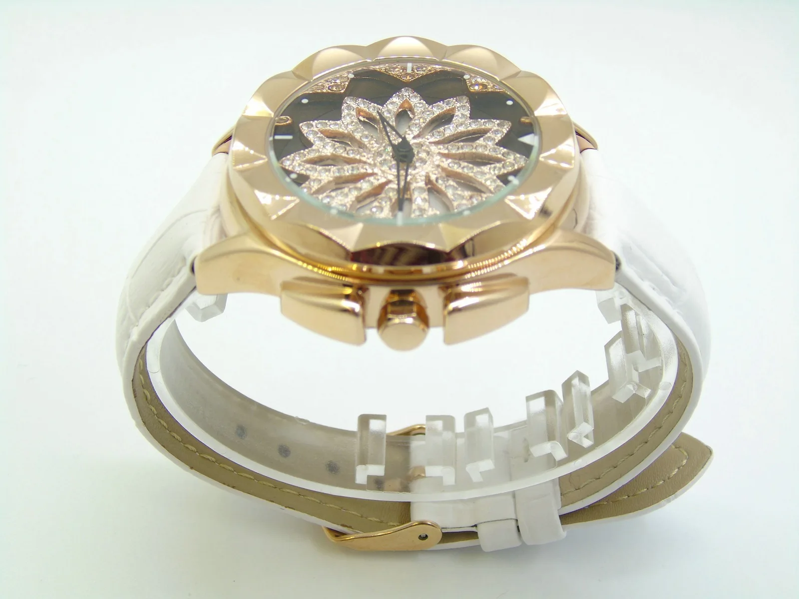 

Menots Fortunes Man-made Diamond Turntable WOMEN'S Watch 043m Quartz Watch