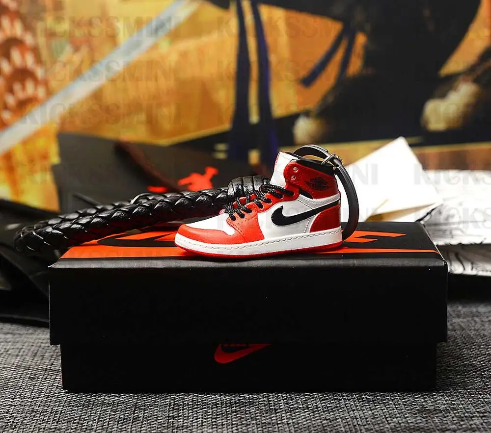 

Personality DIY Air Jordan 1 “CHICAGO” part 2 3D Sneaker Model Keychain Bag Box Pendant Couple doll accessory