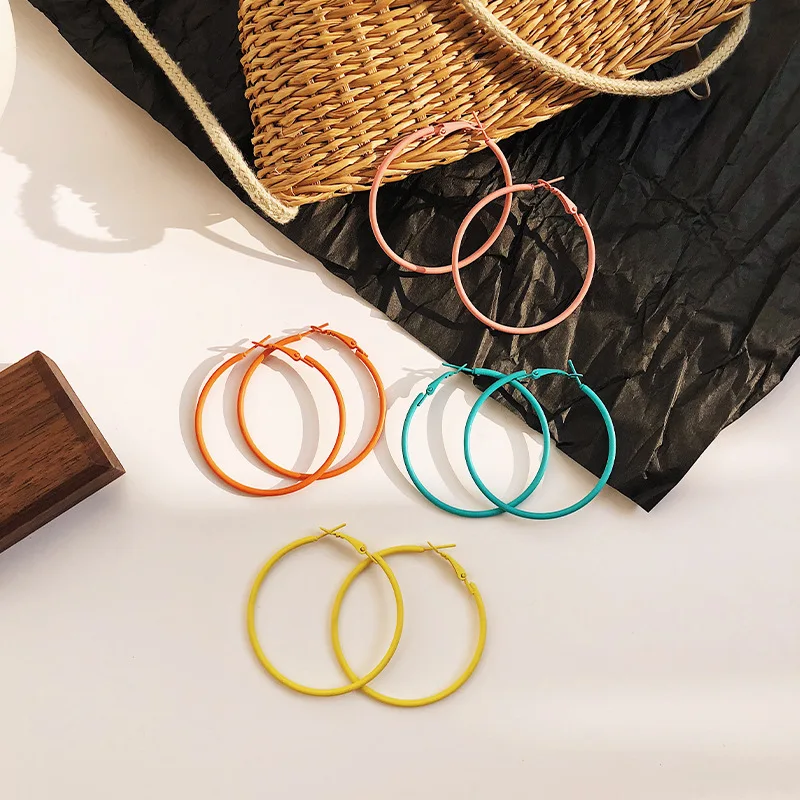 

Fashion simple earrings, little exaggeration in Europe and the wind bold big ear ring South Korea personality stud earring