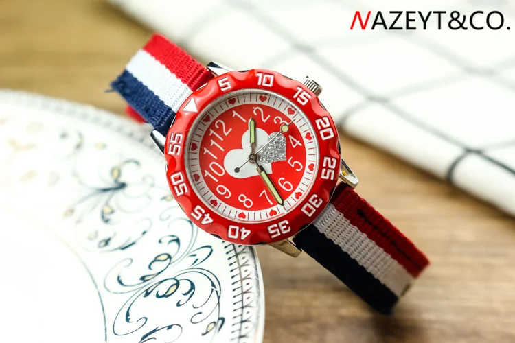 blue white red Детские часы с нейлоновым ремешком милые кристалл для Девушки Сердце стильная футболка с изображением персонажей видеоигр кварцевые хрусталь Для маленьких мальчиков 3D светящиеся стрелки подарок спортивный часы - Цвет: blue white red