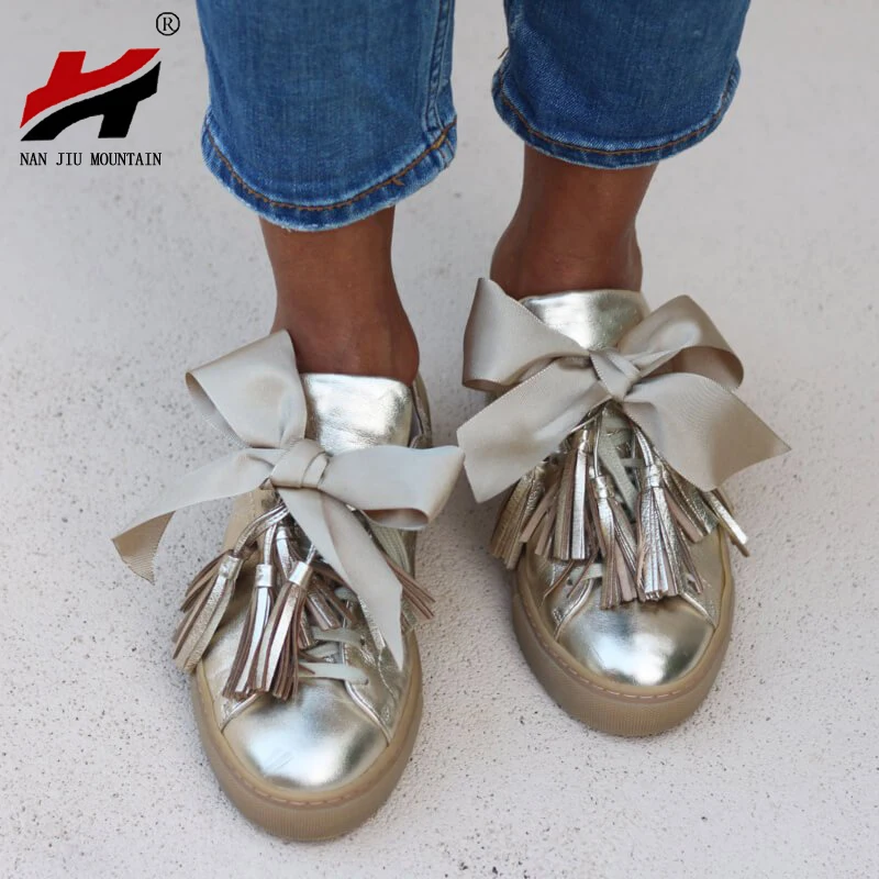 

New 2020 spring and autumn women's flat sneakers Fashion sequins fringed low-top lace Sequins plus size women Single shoes