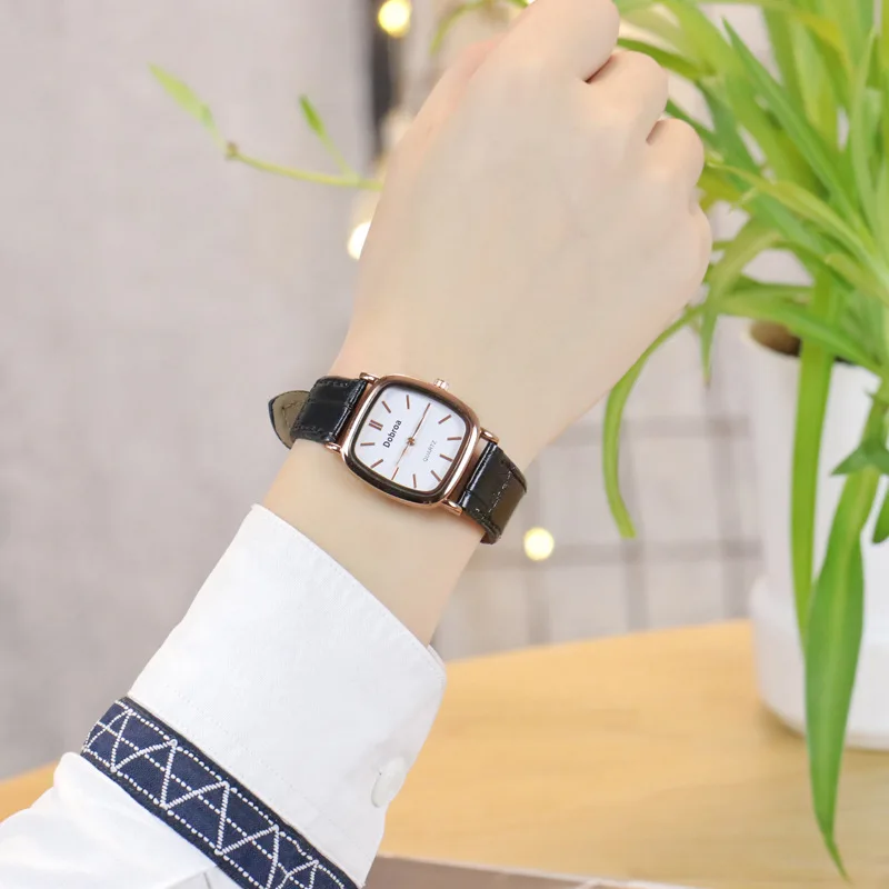 

Simple Square Fashion Watch New Style Couple Watches Men's WOMEN'S Leather Belt Watch STUDENT'S Watch