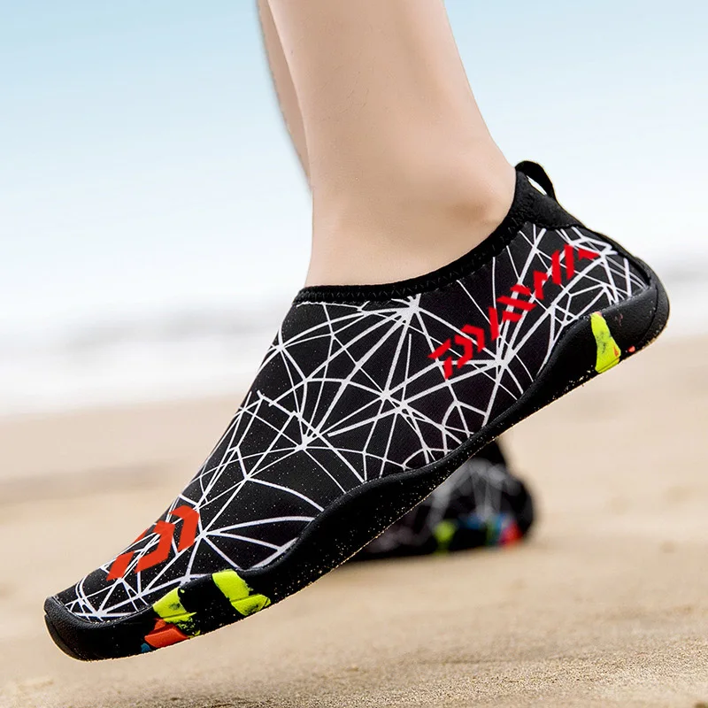 Skup Nowy Daiwa wędkarstwo buty do wody mężczyźni plaża na zewnątrz buty wędkarskie buty wspinaczkowe Surf kobieta szybkie suszenie Dawa buty wędkarskie Size35 46