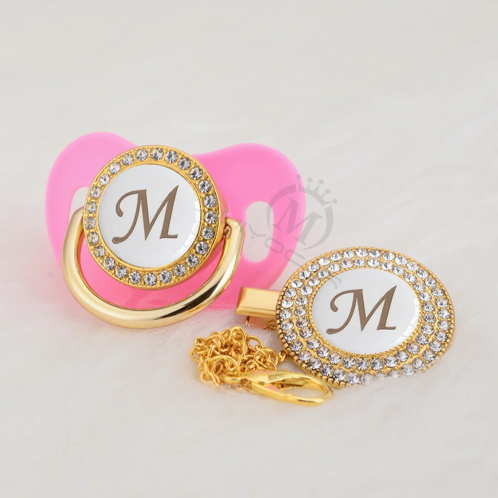 Chupeta e Clipe Livre de Bling do Presente Miyocar Nome Prata Bling Letra Inicial m Elegante Manequim Chupeta Bpa Babyshower Lm-w Mod. 261708 4 High Quality Mamãe e Bebê
