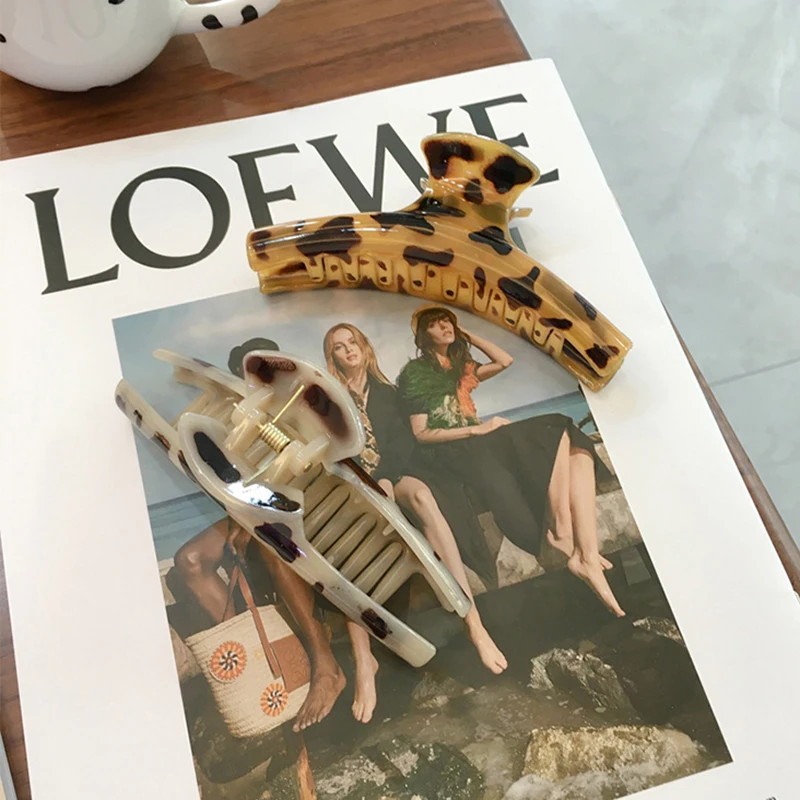 

Vintage Curved Leopard Hair Clip For Girls Big Hair Claws High Quality Plastic Crab For Hair Accessories Fresh Material