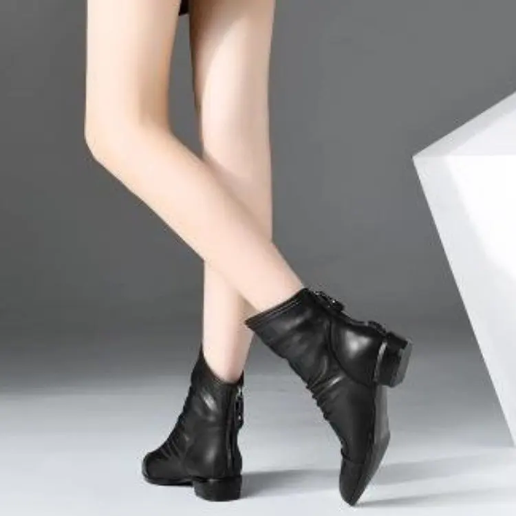 Новинка года; сезон осень-зима; черные женские ботинки из искусственной кожи с острым носком; Ботильоны на молнии сзади со складками; большой размер 43 - Цвет: Black (Single)
