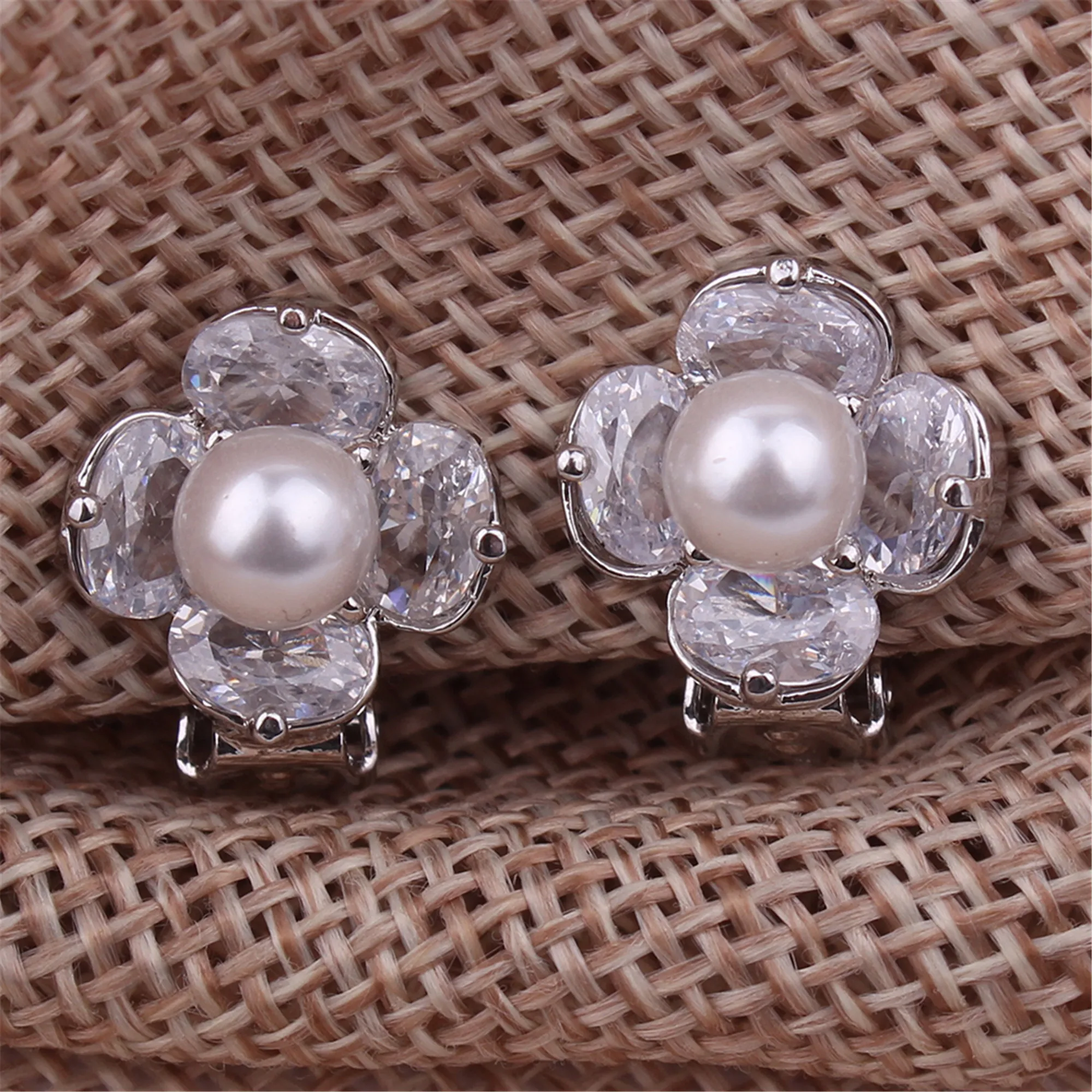 Ear clip earrings WENHQ New cubic zircon pearl Clip on earrings No pierced For women girl Fashion gold color Flower shape Ear clip Fake earrings