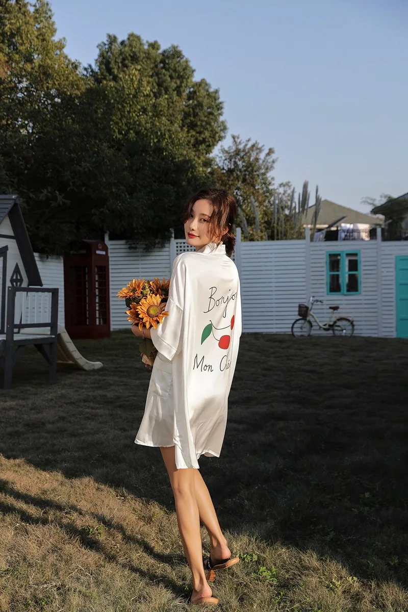 13194463988_1872655726