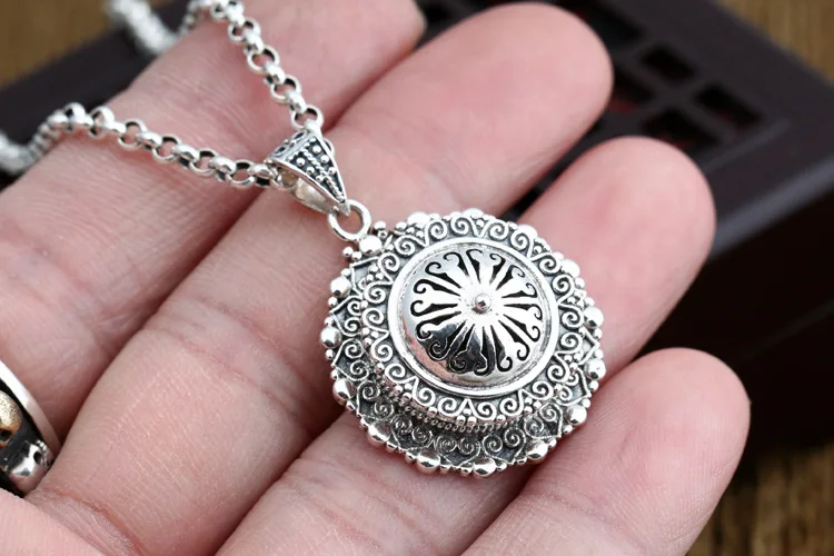 2723366272_2092824473