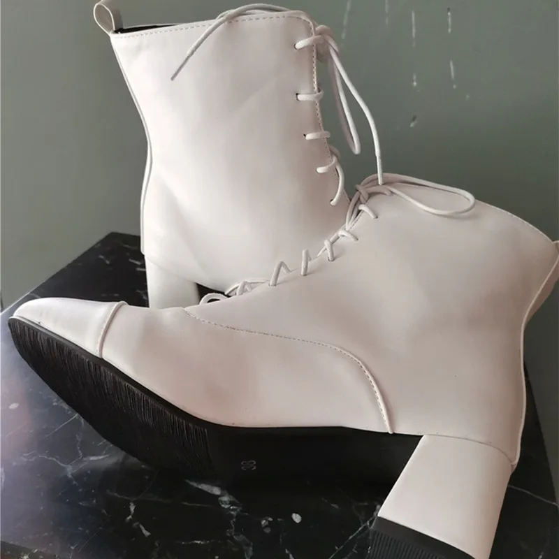 Большой размер 45, Модные ботильоны ботинки черного и белого цвета женские повседневные полусапожки на низком каблуке обувь из искусственной кожи на шнуровке Женская Осенняя обувь