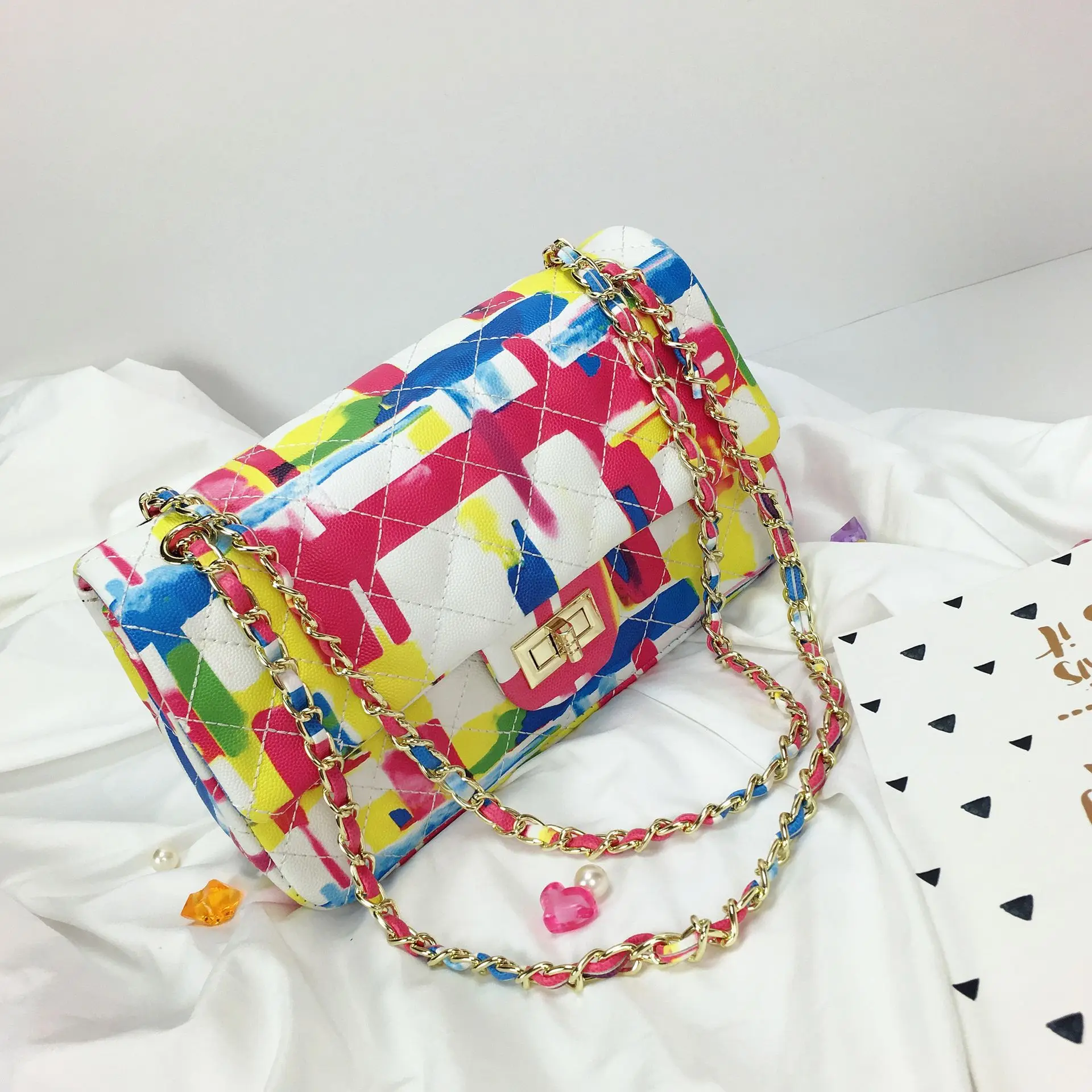 

Single shoulder slung small square bag personality multicolor graffiti bag fashion chain bag 2019 autumn new casual tide lock ba