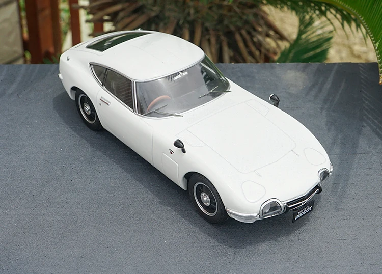 1:18 тройной 9 1967 Toyota 2000 GT глянцевые металлические красного цвета модель автомобиля с маленьким подарком