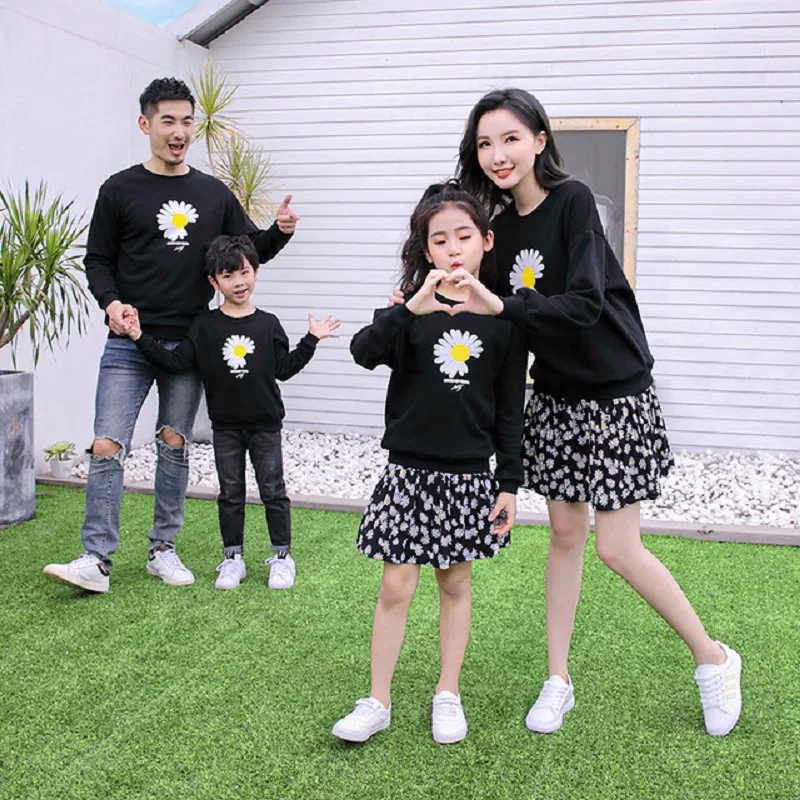 

Couples Clothes Cotton Girls Pullovers Autumn Daisy Flower Printed Sweater for Mom Me Father Son Family Look Hoodies Boy Top New