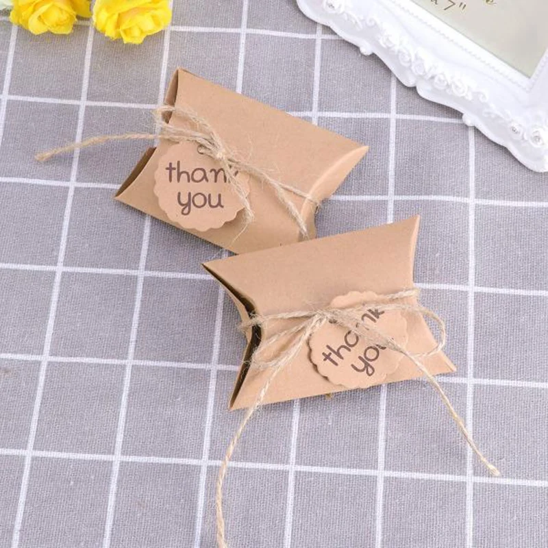 

50Pcs Kraft Paper Pillow Candy Box Rustic Wedding Favors Candy Holder Bags Wedding Party Gift Boxes with Thank You Tags