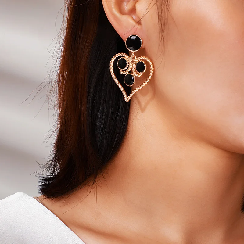 Retro Hollow Heart Dangle Earrings for Women Gold Color 2020 Fashion Ear Jewelry Black White Earring Female Simple New Arrival | Украшения
