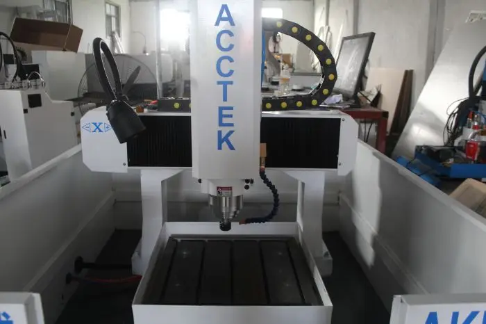 Jinan AccTek factory directly supply semi-closed heavy duty structure mini cnc router engraving/cutting machine AKM4040H