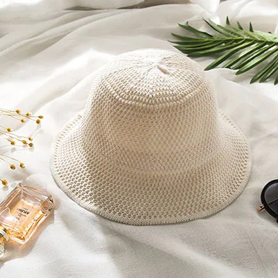 Летние корейские соломенные шляпы для женщин, одноцветная вязаная Панама, шляпа для путешествий, солнцезащитные козырьки, дышащие шапки ручной работы, складные - Цвет: Beige White