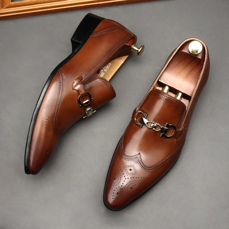 Oxford man in leather shoes, dress shoes, pointy, English style. Made of pure leather, dress, carved, married, size 46