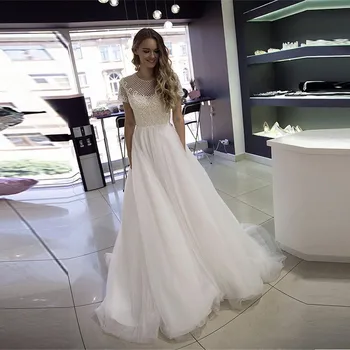 

Beautiful Short Sleeves Lace Appliques A-Line Wedding Dresses With Buttons Back Tulle Bridal Gowns Amazing Garden Wedding Wear