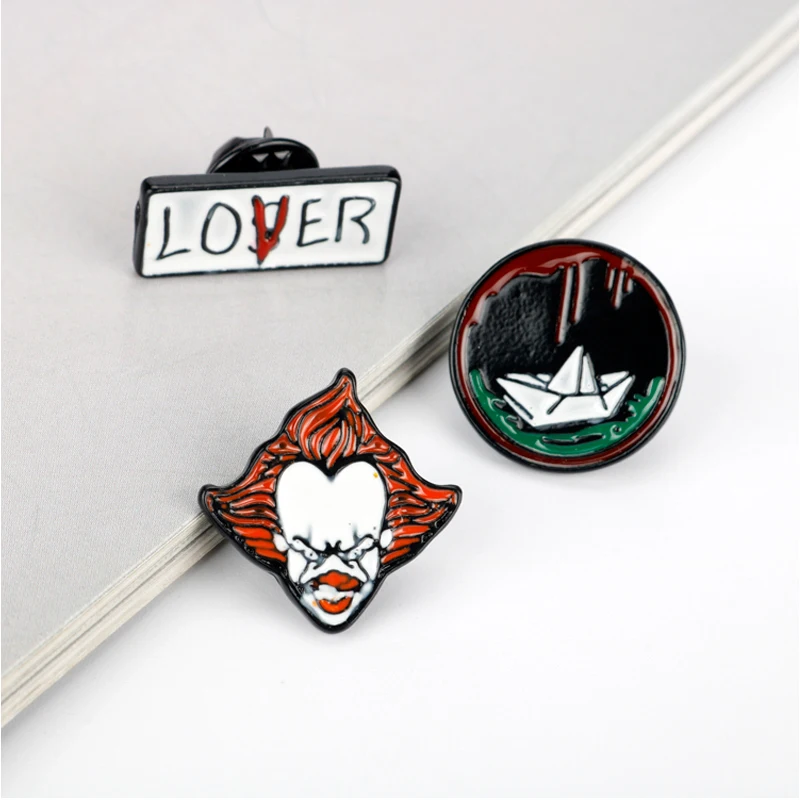 

Horror Movie Jewelry Stephen King's It Cartoon Pennywise Enamel Pins Brooches Paper Boat Badge Lapel Pin Halloween Cosplay Gift