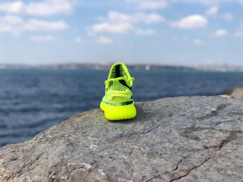 Адидас Yeezy 350 желтый