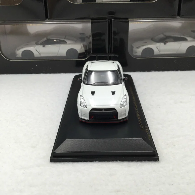 Модель автомобиля GTR N из сплава в масштабе 1:64 упаковка для атаки R35 2015 жемчужные