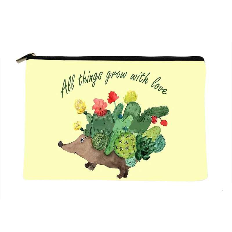 Рисунок 6 - Женская антикварная косметичка с принтом библиотеки