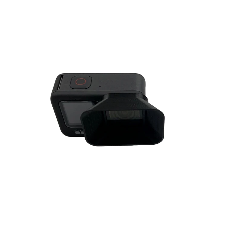 Coque Silicone pour GoPro 9 10 11 12 en main, montrant la flexibilité du matériau pour une protection antichoc optimale.