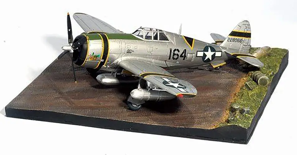 Дракон Второй мировой войны P-47D RAZORBACK 1/72 Готовая модель вертолета ограниченная w/сцена