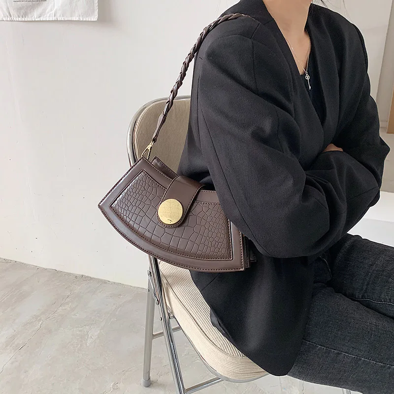 

2020 Trendy Personality Irregular Weave Shoulder Handbag Vintage Underarm Bag Big Button Crossbody Bags For Women Messenger Bag