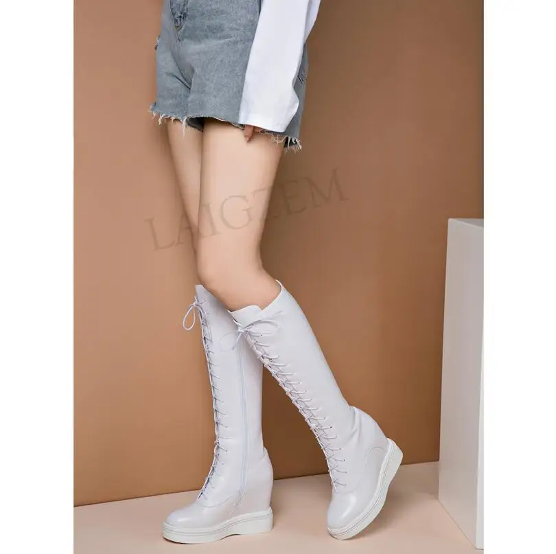 LGZ776 White LAIGZEM/модные женские сапоги до колена; кожаные, расклешённые, водонепроницаемые, зимние сапоги на платформе; Botas Mujer; большие размеры 32-40 - Цвет: LGZ776 White