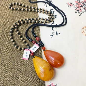 

Zheru natural beeswax brown two-color drop pendant with a bead rope necklace Exquisite men and women a variety of sweater chain