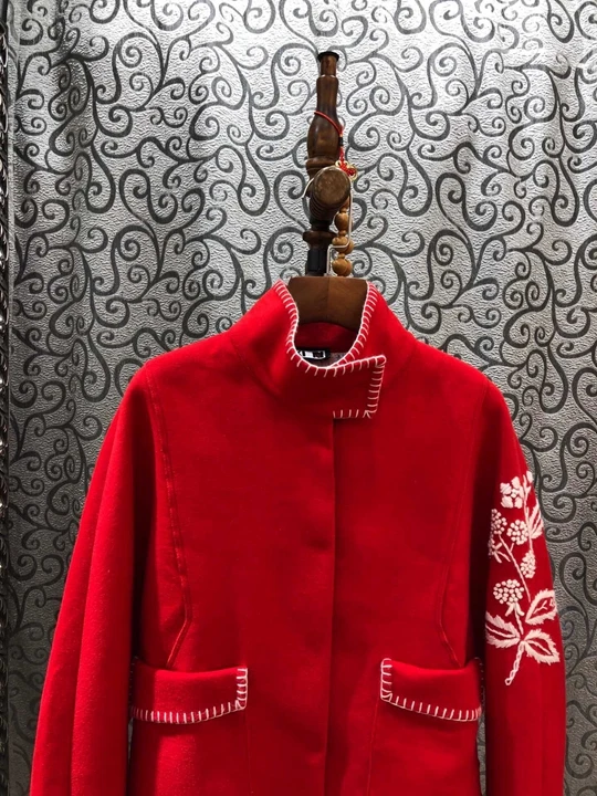 Новинка зимы, Женская куртка с вышивкой и симметричным воротником, 1124 с карманами