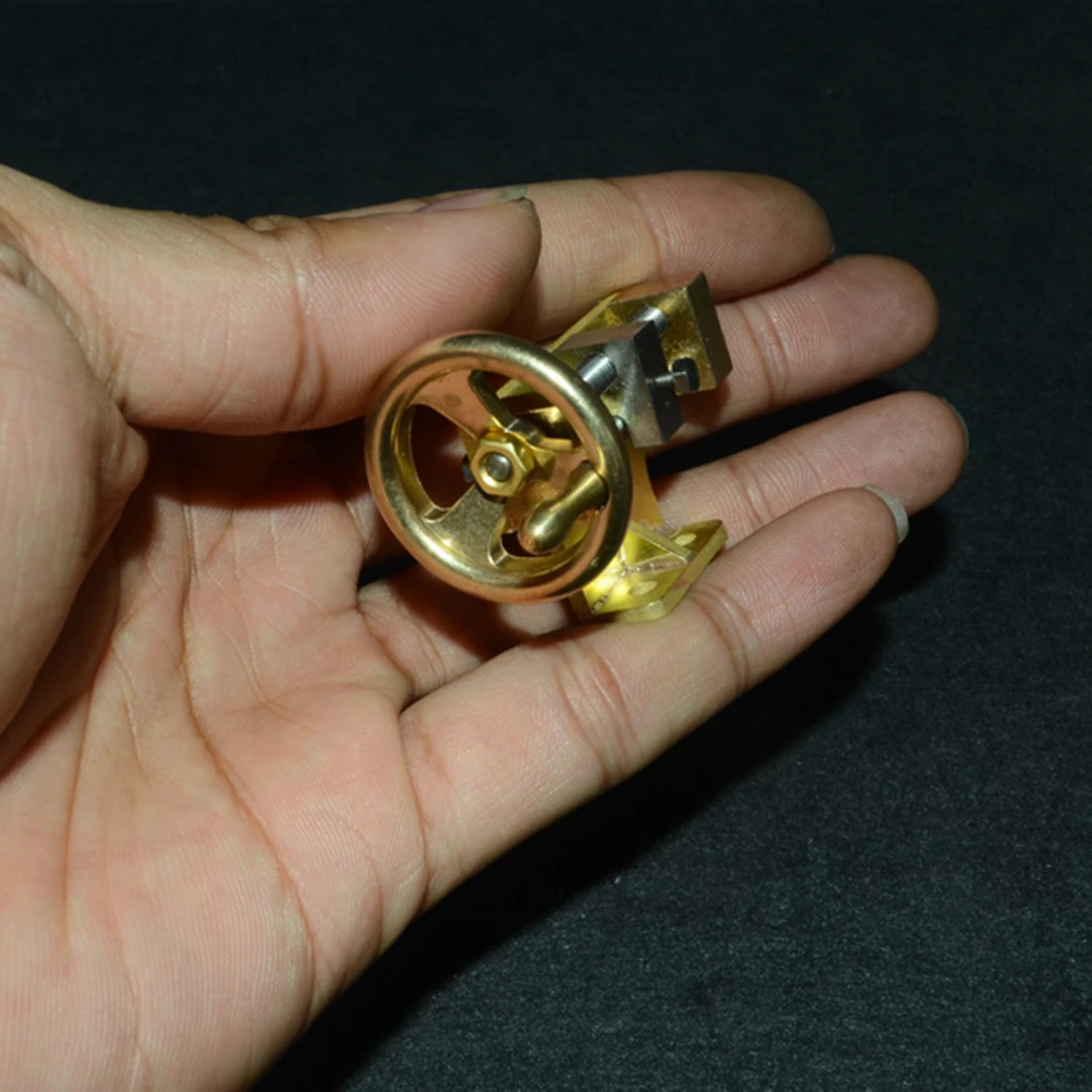 60 X 28 X 40mm Mini Steam Engine Handwheel 4