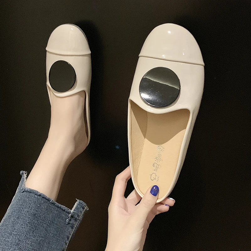

Women's Slippers 2019 Woman Shoes Luxury Cover Toe Shallow Loafers Socofy Slides Low Rivet New Designer Flat Soft Sliders Metal