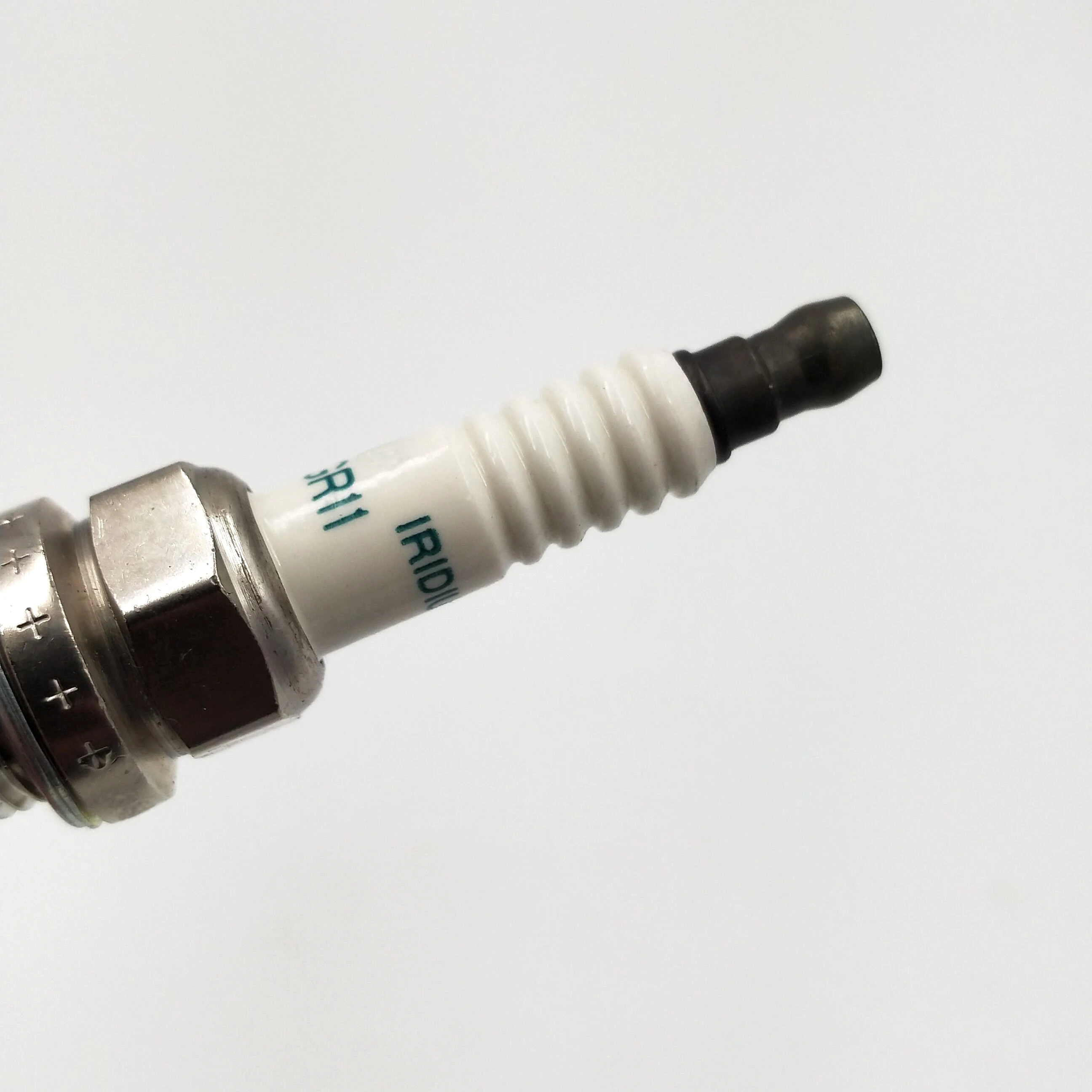 90919-01221 4 шт./лот иридиевая Свеча зажигания подходит для Toyota Avensis RAV4 Vista Noah 9091901221 SK20BGR11 SK20BGR-11