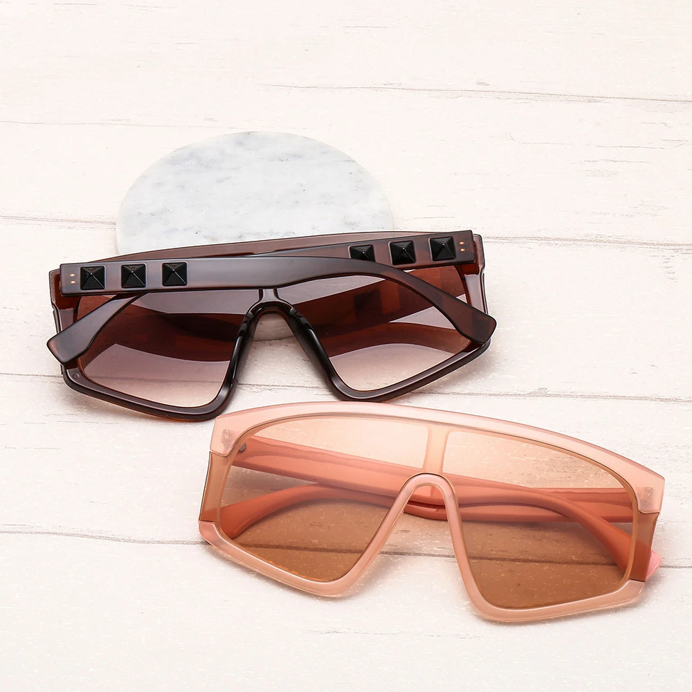 

JackJad 2020 Fashion Cool Mask Shield Style Rivets Sunglasses Women Vintage Gradient Brand Design Sunglasses