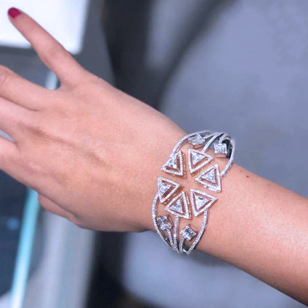 

Missvikki Luxury Geometric Triangle CZ Bangles For Women Wedding Baguette Arabia Bangle Bridal brincos para as mulheres 2022