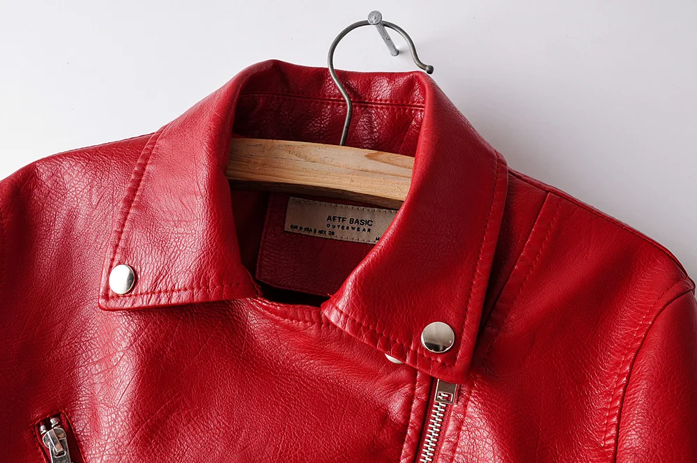Для женщин искусственная кожа жакет; короткая куртка в повседневном стиле, Модная стильная обувь на заклепках карман на молнии отрегулировать ремень SML; 4 цвета; Прямая